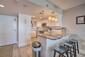 Apartment (2 Bedrooms) | Interior - Relaxing Hudson Condo Steps From the Pool! (Hudson)