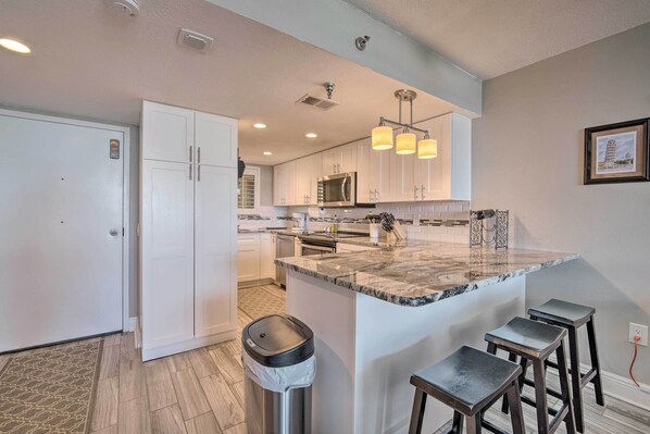 Apartment (2 Bedrooms) | Interior - Relaxing Hudson Condo Steps From the Pool! (Hudson)