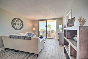 Apartment (2 Bedrooms) | Interior - Relaxing Hudson Condo Steps From the Pool! (Hudson)