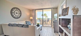 Relaxing Hudson Condo Steps From the Pool!