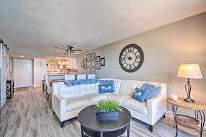 Apartment (2 Bedrooms) | Front of property - Relaxing Hudson Condo Steps From the Pool! (Hudson)