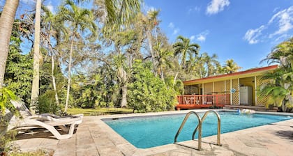 Quaint Central Miami Bungalow: 10 Mi to Mid-beach!