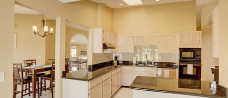 House (3 Bedrooms) | Interior