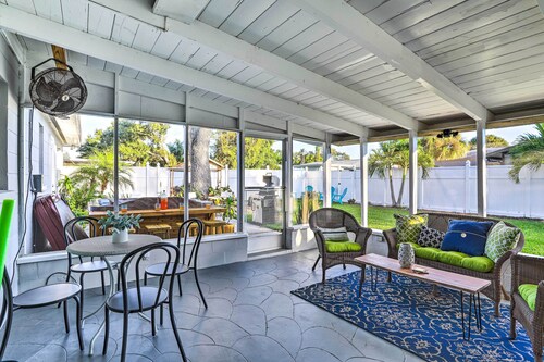 Remodeled St Petersburg Retreat w/ Hot Tub!