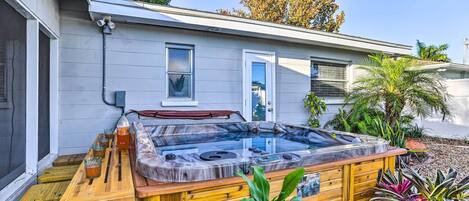 Casa (3 Bedrooms) | Tina de hidromasaje al aire libre