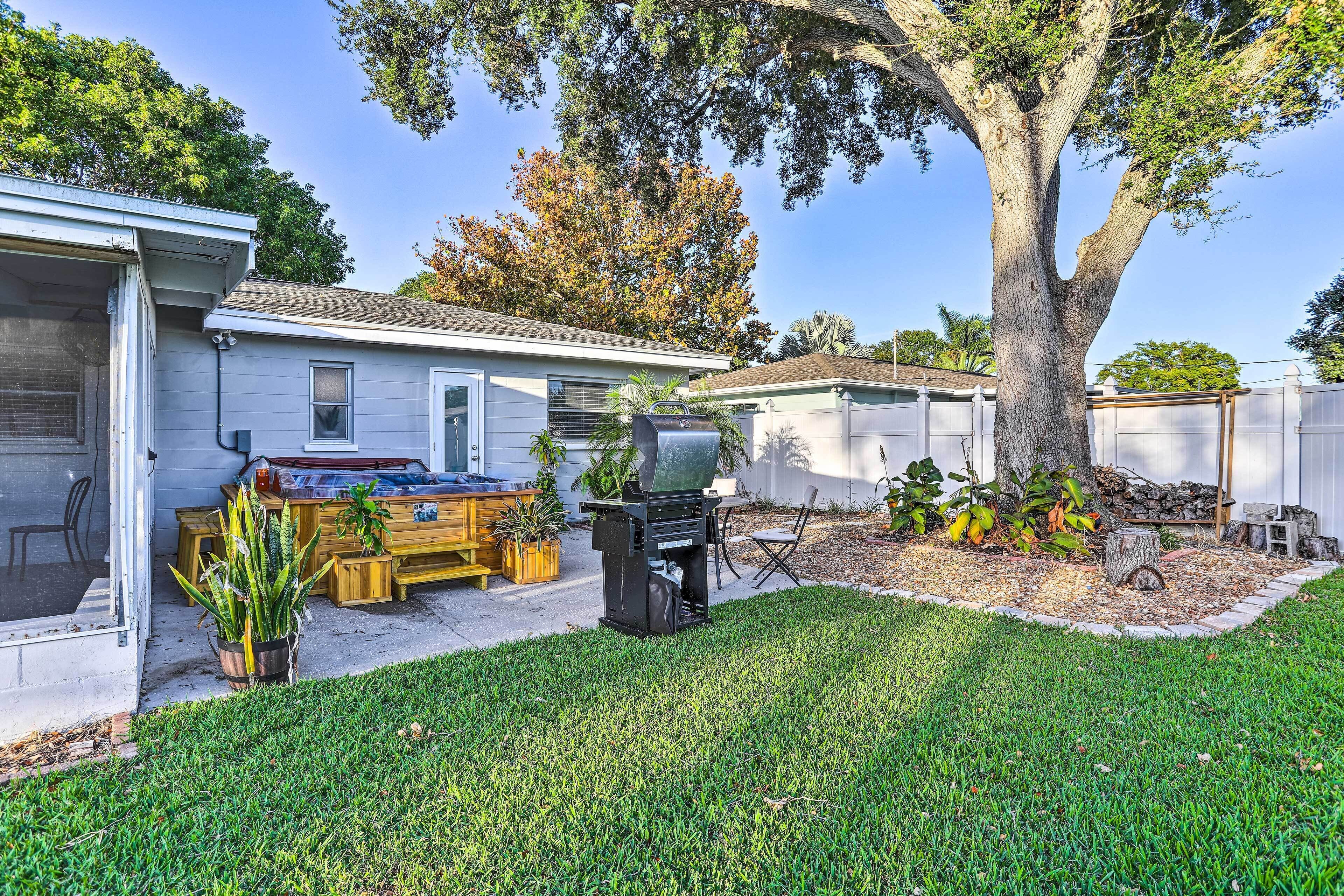 Remodeled St Petersburg Retreat w/ Hot Tub!