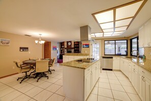 Interior - Relaxing Tampa Abode w/ Screened Lanai & Pool (Tampa)