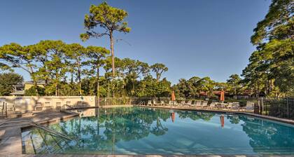 Lanai + Community Pool Access: Sarasota Oasis!