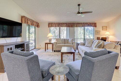 Lanai + Community Pool Access: Sarasota Oasis!