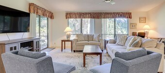 Lanai + Community Pool Access: Sarasota Oasis!