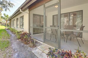 Interior - Lanai + Community Pool Access: Sarasota Oasis! (Sarasota)