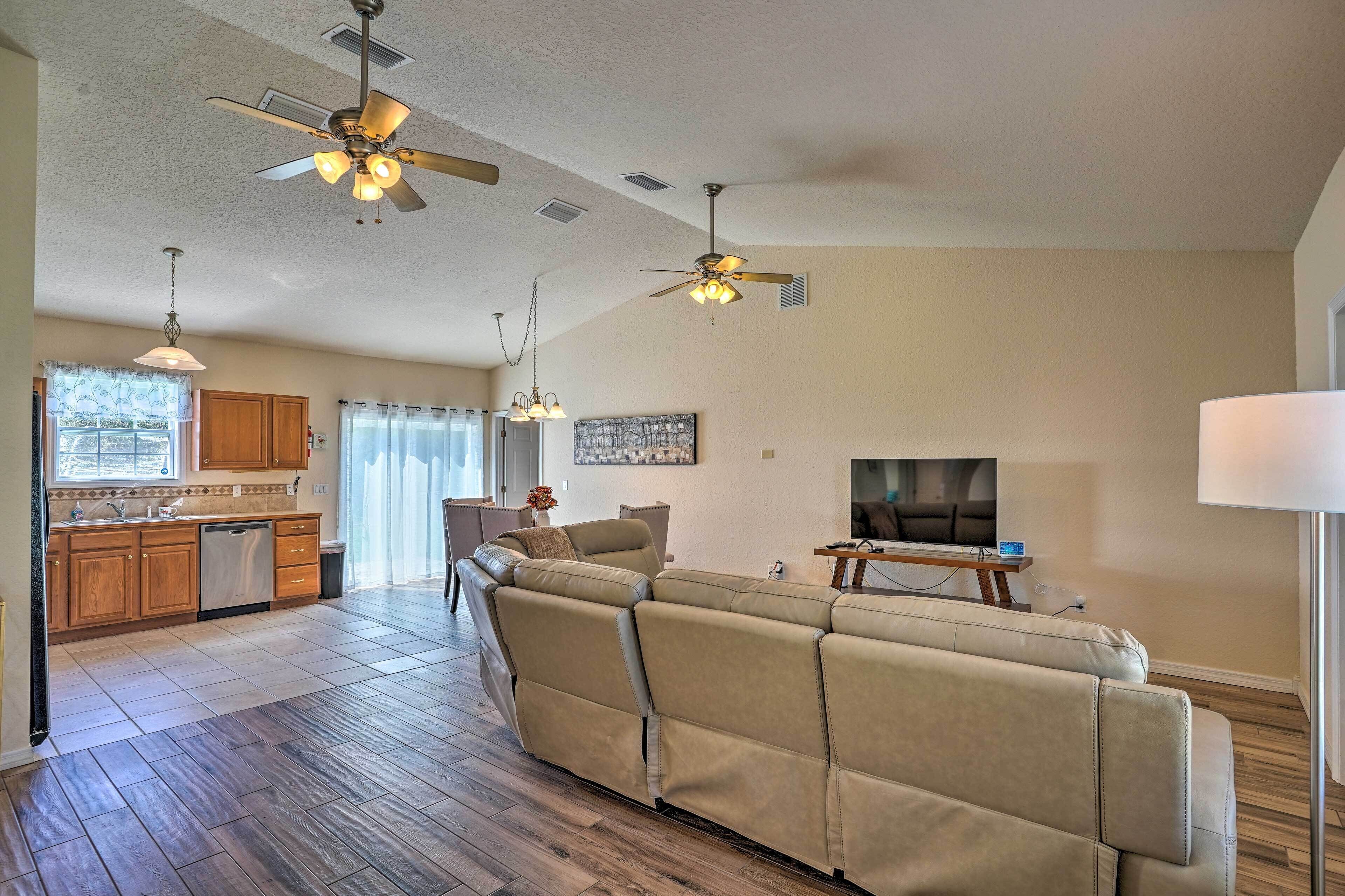 House (3 Bedrooms) | Interior