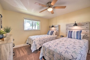 Interior - Riverfront Home w/ Putting Green & Boat Dock! (New Port Richey)