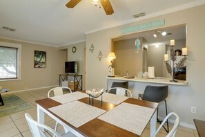 Apartment (2 Bedrooms) | Interior - Seminole Townhome: Easy Access to Beaches! (Seminole)