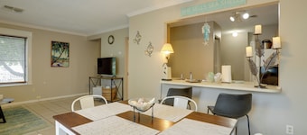 Seminole Townhome: Easy Access to Beaches!