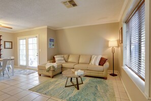 Apartment (2 Bedrooms) | Interior - Seminole Townhome: Easy Access to Beaches! (Seminole)