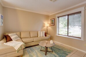Apartment (2 Bedrooms) | Interior - Seminole Townhome: Easy Access to Beaches! (Seminole)