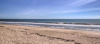 Quiet Satellite Beach Home w/ Lanai, Walk to Beach