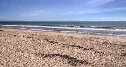 Quiet Satellite Beach Home w/ Lanai, Walk to Beach