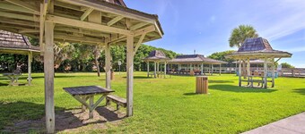 Quiet Satellite Beach Home w/ Lanai, Walk to Beach
