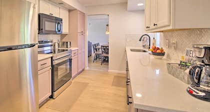 Quiet Satellite Beach Home w/ Lanai, Walk to Beach