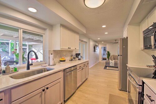 Quiet Satellite Beach Home w/ Lanai, Walk to Beach