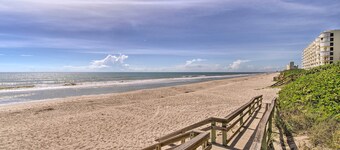 Quiet Satellite Beach Home w/ Lanai, Walk to Beach