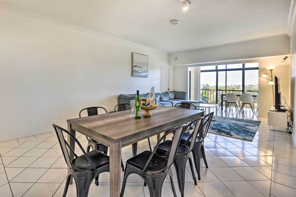 Apartment (3 Bedrooms) | Interior - < 1 Mi to Siesta Key Beach: Condo w/ Pool (Siesta Key)