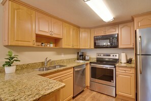 Interior - Sarasota Escape ~ 4 Mi to Siesta Key Beach! (Sarasota)