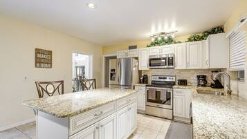 House (4 Bedrooms) | Interior