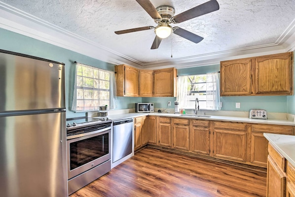 Interior - Centrally Located Home - 7 Miles to Siesta Key! (Sarasota)