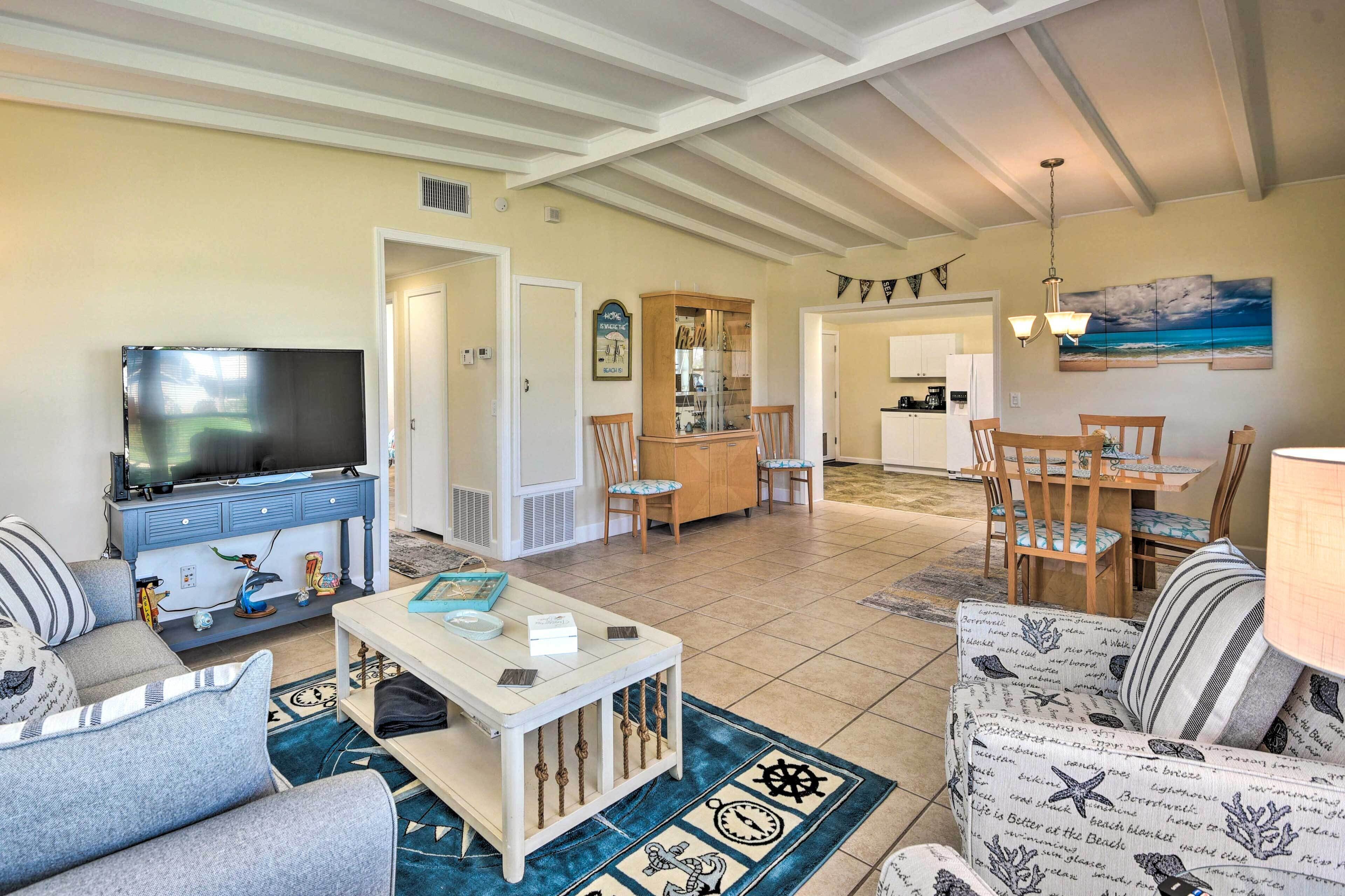 Single-story Ormond Beach Home, Walk to Water