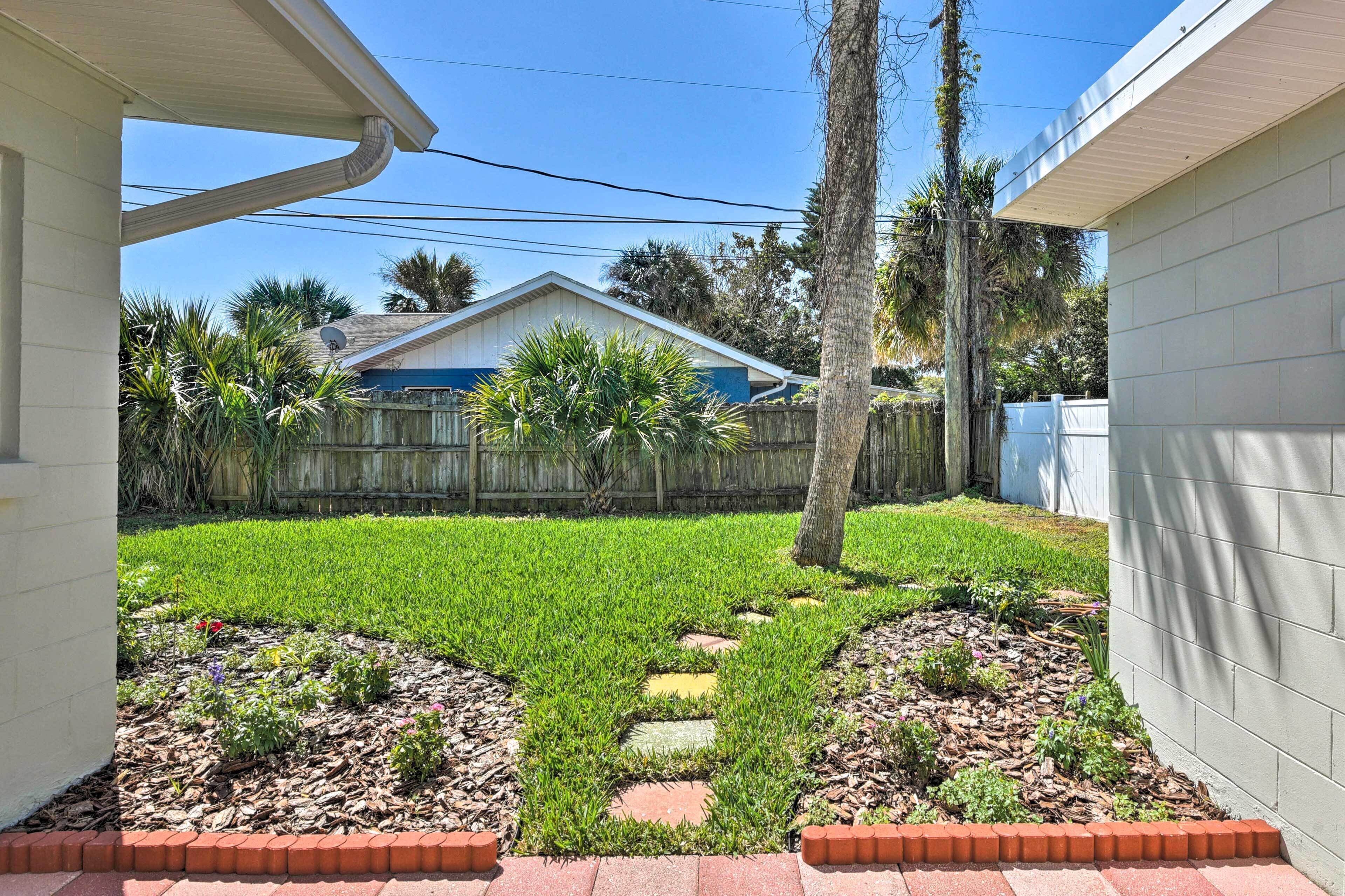 Single-story Ormond Beach Home, Walk to Water