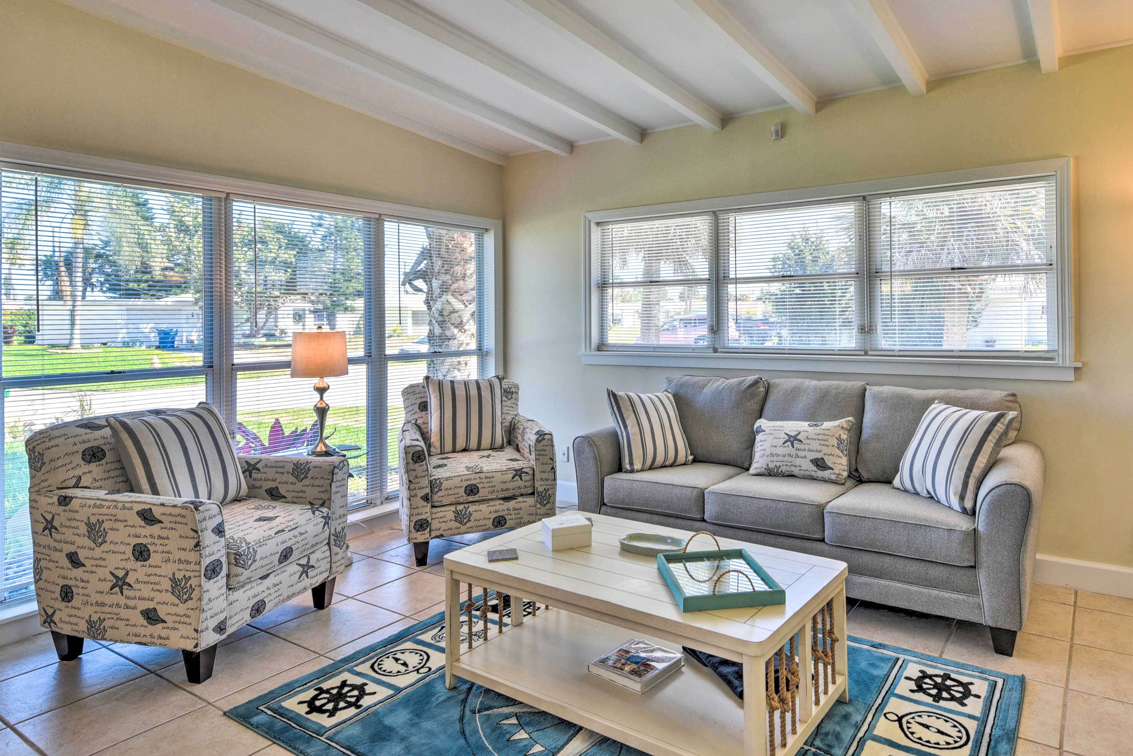 Single-story Ormond Beach Home, Walk to Water