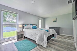 House (5 Bedrooms) | 5 bedrooms, iron/ironing board, bed sheets - Spacious Brandon Home w/ Private Outdoor Pool (Brandon)