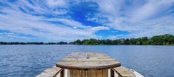 Private & Picturesque Escape on Lake Henry!
