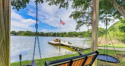 Private & Picturesque Escape on Lake Henry!