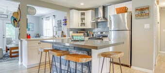 Private & Picturesque Escape on Lake Henry!