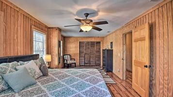 House (5 Bedrooms) | Interior