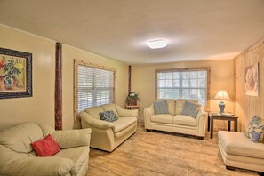 House (5 Bedrooms) | Interior
