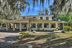 Interior - St Johns River Canal Home w/ Grill! (Crescent City)