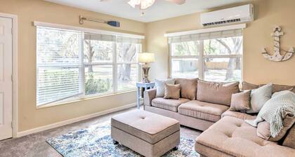 < 1 Mi to Lake Weir: Quiet Summerfield Getaway