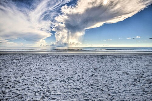 Beachfront Studio w/ Community Indoor Pool!