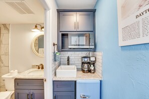 Apartment (0 Bedroom) | Interior - Beachfront Studio w/ Community Indoor Pool! (Daytona Beach)