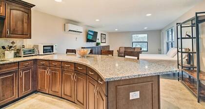 On-site Pond: Sleek Largo Studio < 7 Mi to Beach!