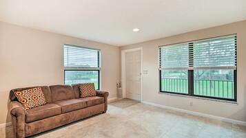 Apartment (0 Bedroom) | Interior