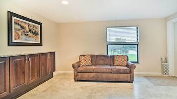 Apartment (0 Bedroom) | Interior