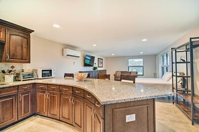 On-site Pond: Sleek Largo Studio < 7 Mi to Beach!