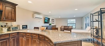 On-site Pond: Sleek Largo Studio < 7 Mi to Beach!