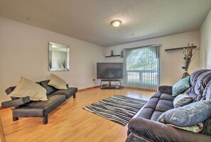 House (3 Bedrooms) | Interior - Spring Hill Home w/ Pool ~ 1 Mi to Weeki Wachee (Spring Hill)